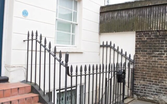 Apartment Near Victoria Station