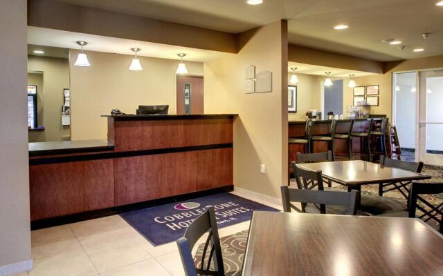 Cobblestone Hotel & Suites - Newton