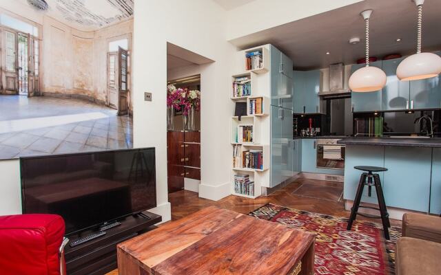 Stylish 3 Bed Apartment Next to Hyde Park