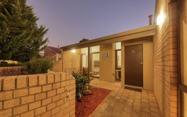 Executive Hideaway Motel