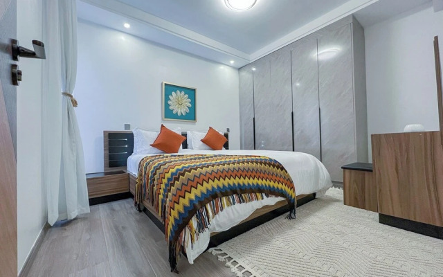 Moonlight Manor by Edmor Suites.