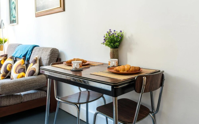 1 Bedroom House With an Edge in King Cross