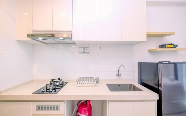 Modern Look And Comfy Studio At Sky House Bsd Apartment