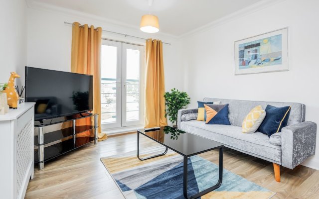 Bright and Cozy 2-bed Apartment in Dagenham