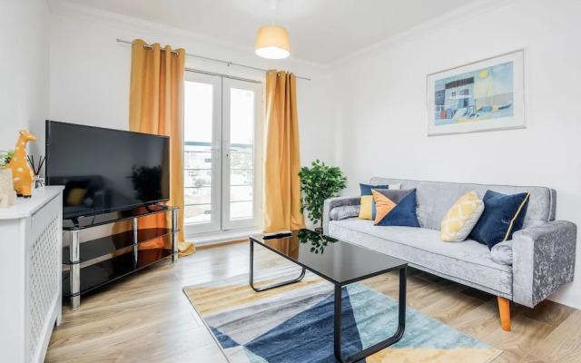 Bright and Cozy 2-bed Apartment in Dagenham