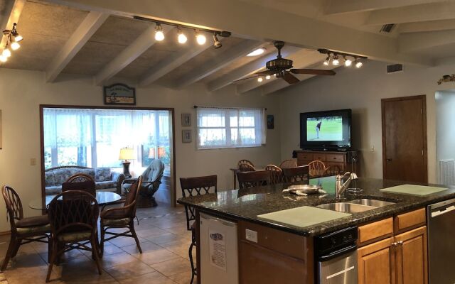 Barronhaus by Jekyll Realty