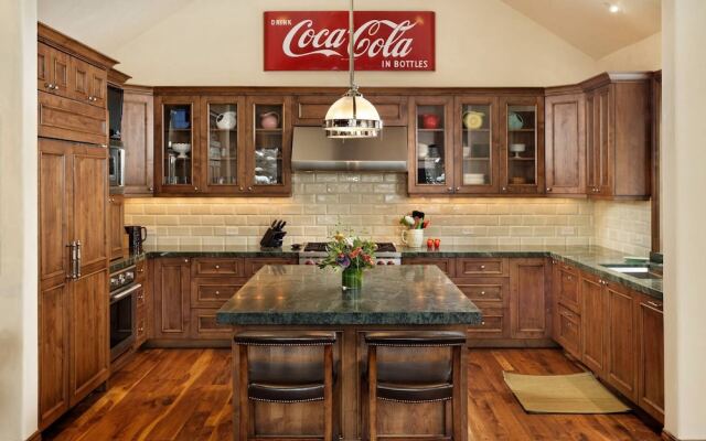 Fox Crossing Luxury Home