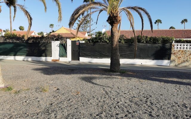 Nelidas Pri. Bungalow Pool & wifi free.