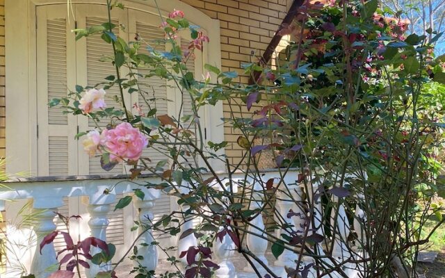 Village Colonial Hotel