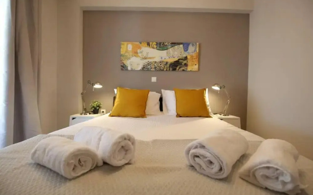 Penthouse lux Flat With 2 bd Next to Larissis