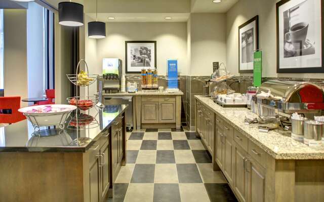 Hampton Inn & Suites Roanoke-Downtown