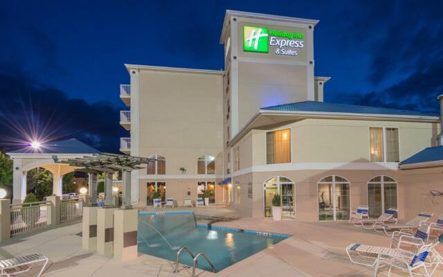 Holiday Inn Express & Suites Asheville SW - Outlet Ctr Area