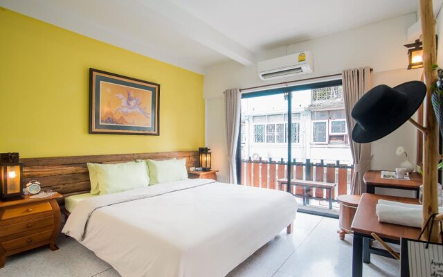 Banthat Thong Hostel