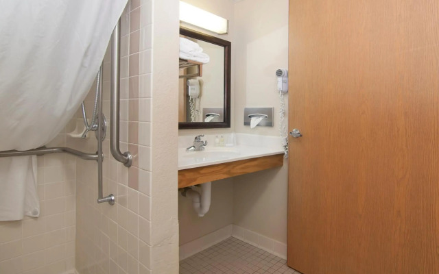 Boarders Inn & Suites by Cobblestone Hotels - Faribault