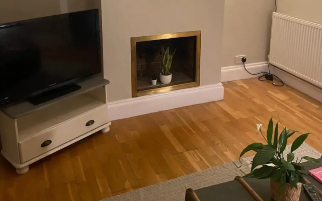 3 Bed Sleeps 6 Free Parking Enclosed Garden