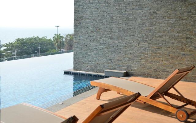 Cetus Beachfront Condo By Pong