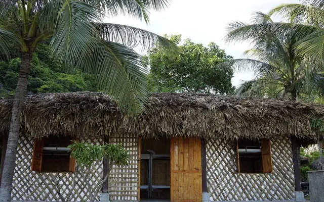 Cat Ba Emerald Beach