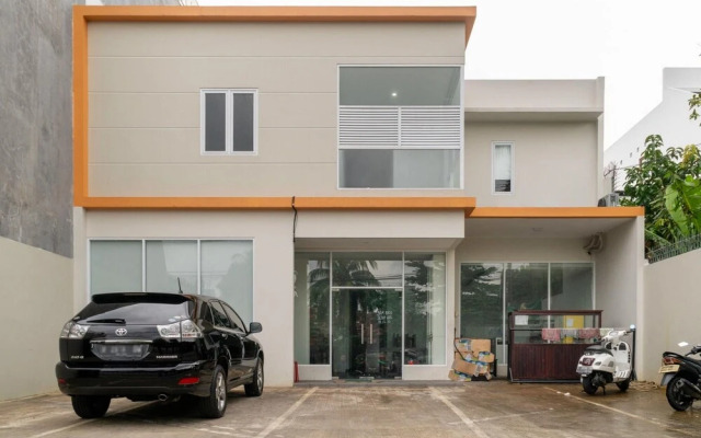 RedDoorz near Lippo Mall Puri