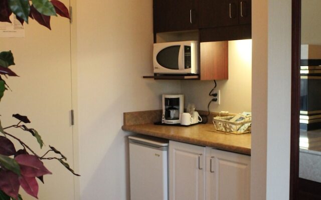 Tamarack Motor Inn