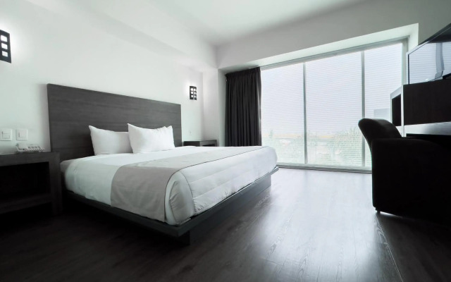 We Hotel Aeropuerto
