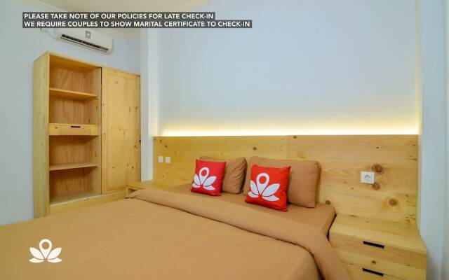 ZEN Rooms Near Darmawangsa Syariah