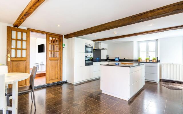Plush Villa in La Roche-en-ardenne With Swimming Pool