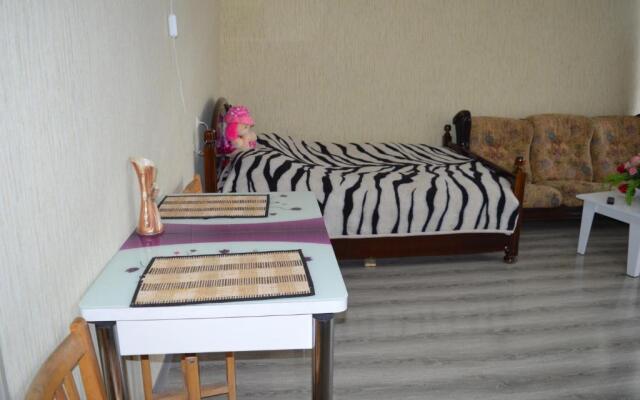 L&V House With Balcony