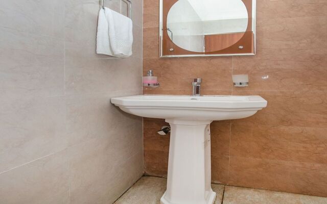 OYO 15505 Royal Stay