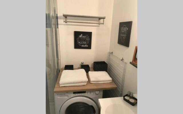 POILUS : Studio neuf avec PARKING