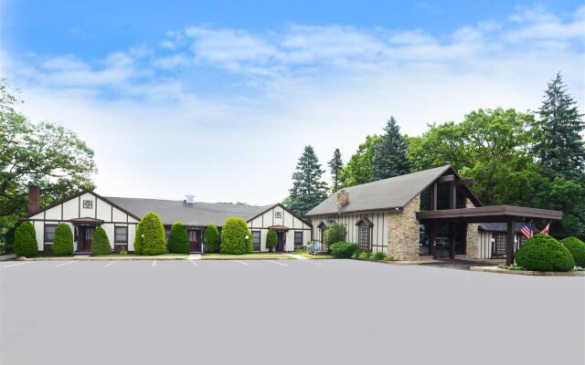 Red Roof Inn & Suites Hazleton