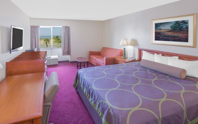 Super 8 by Wyndham Biloxi