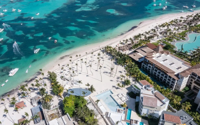 Unique Modern Condo with Beach Access