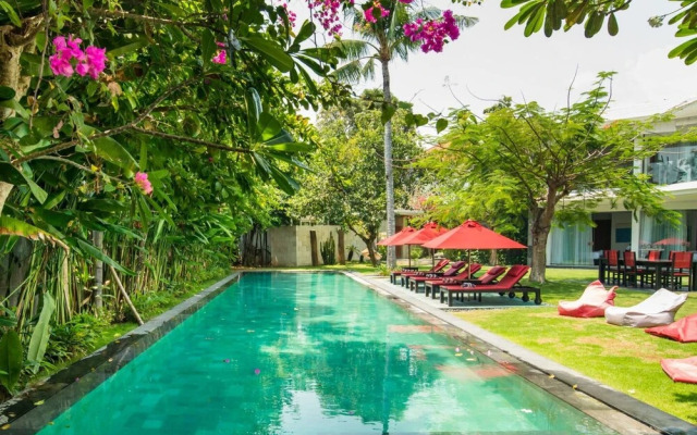 Family Friendly Private Villa, 5 BR, Canggu w/ Staff