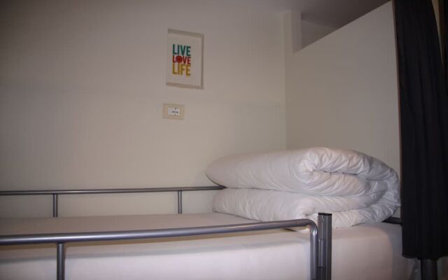 ART Hostel & Apartments