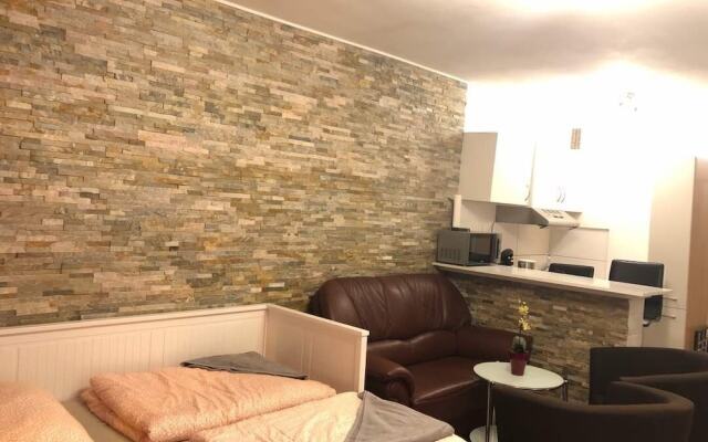 Friesenwall Centrum 5 min to Mainstation