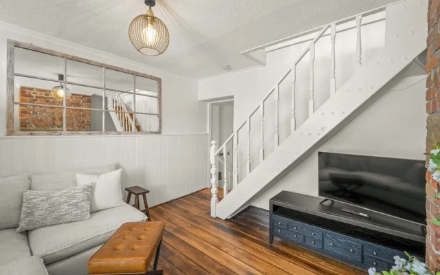 Stylish 3 Bedroom Townhouse - Hobart CBD