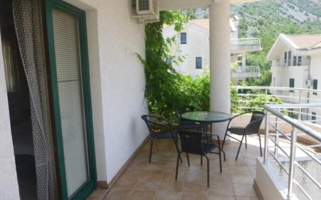 Roman Gardens Studio Apartment
