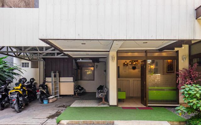 RedDoorz near Alun Alun Bandung 2