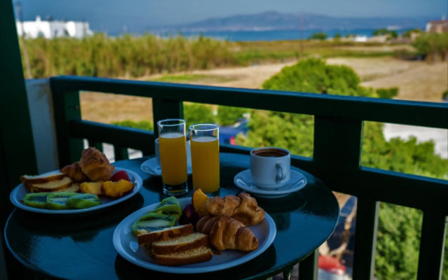 Studios Vrettos Beachfront Hotel