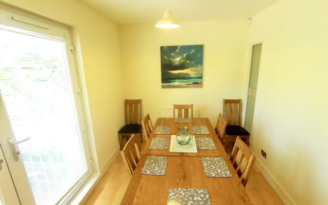 Charming 4 Bedroom Apartment by Royal Botanic Garden