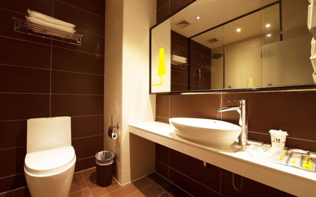 IU Hotel Guiyang North Station Century City Convention and Exhibition Center – Bathroom – Guiyang