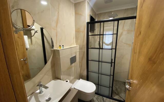 Rena Grand Residence & Suite