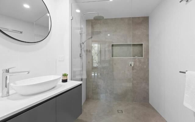 4 Trieste Central Apartment with a Backdrop of Lush Greenery