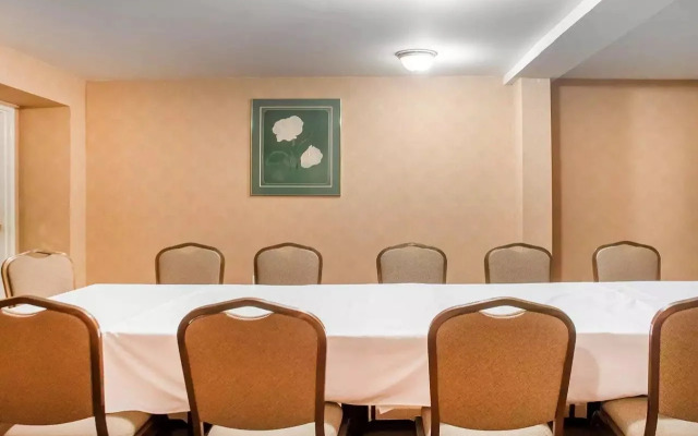 Woodstock Inn and Suites