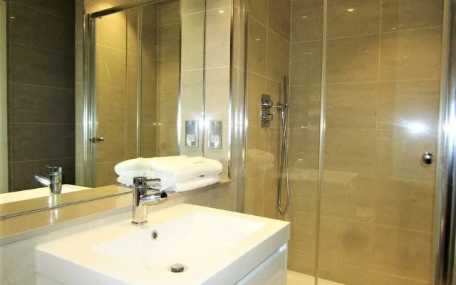 Stylish Private Double En-suite - 1