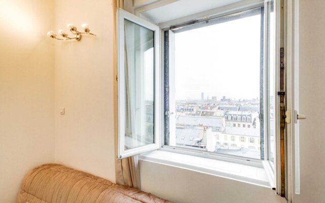 Book Lovers Abode In The 4Th Arrondissement