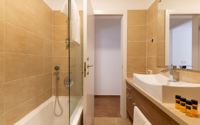 Huge Pampering Villa 5 BR with Jacuzzi
