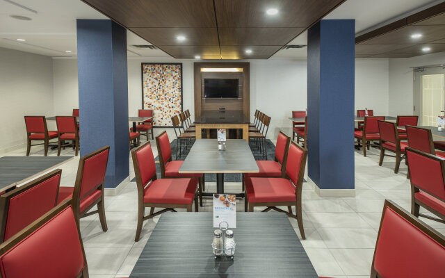 Holiday Inn Express & Suites Medicine Hat Transcanada Hwy 1 by IHG