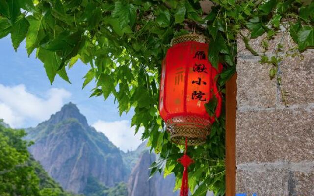 Yaqiu Courtyard Featured Hostel