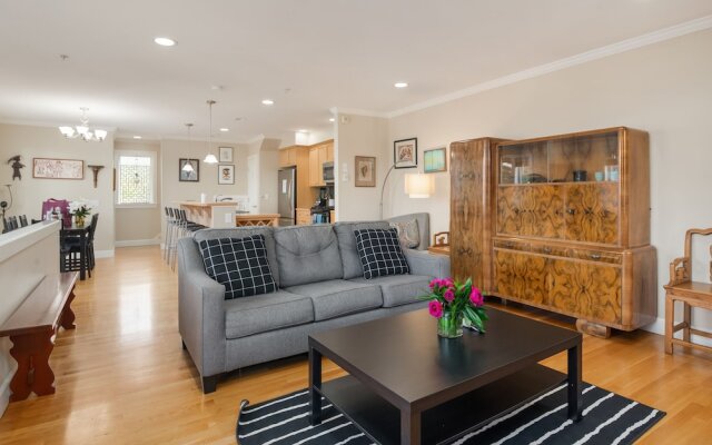 Seattle Vacation Home: Out of Africa